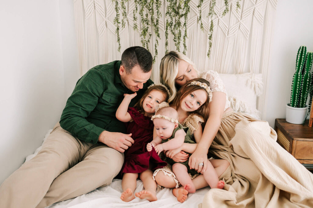parents cuddling toddlers captured by Springfield MO family photography studio