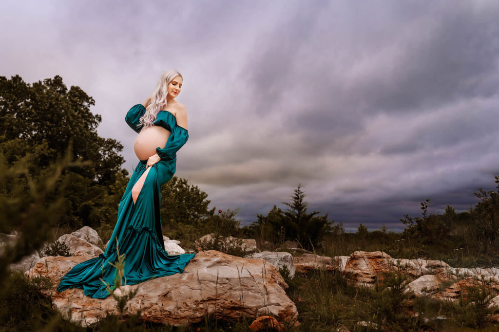 Rolla MO photographer captures pregnant mom standing on rock at sunset