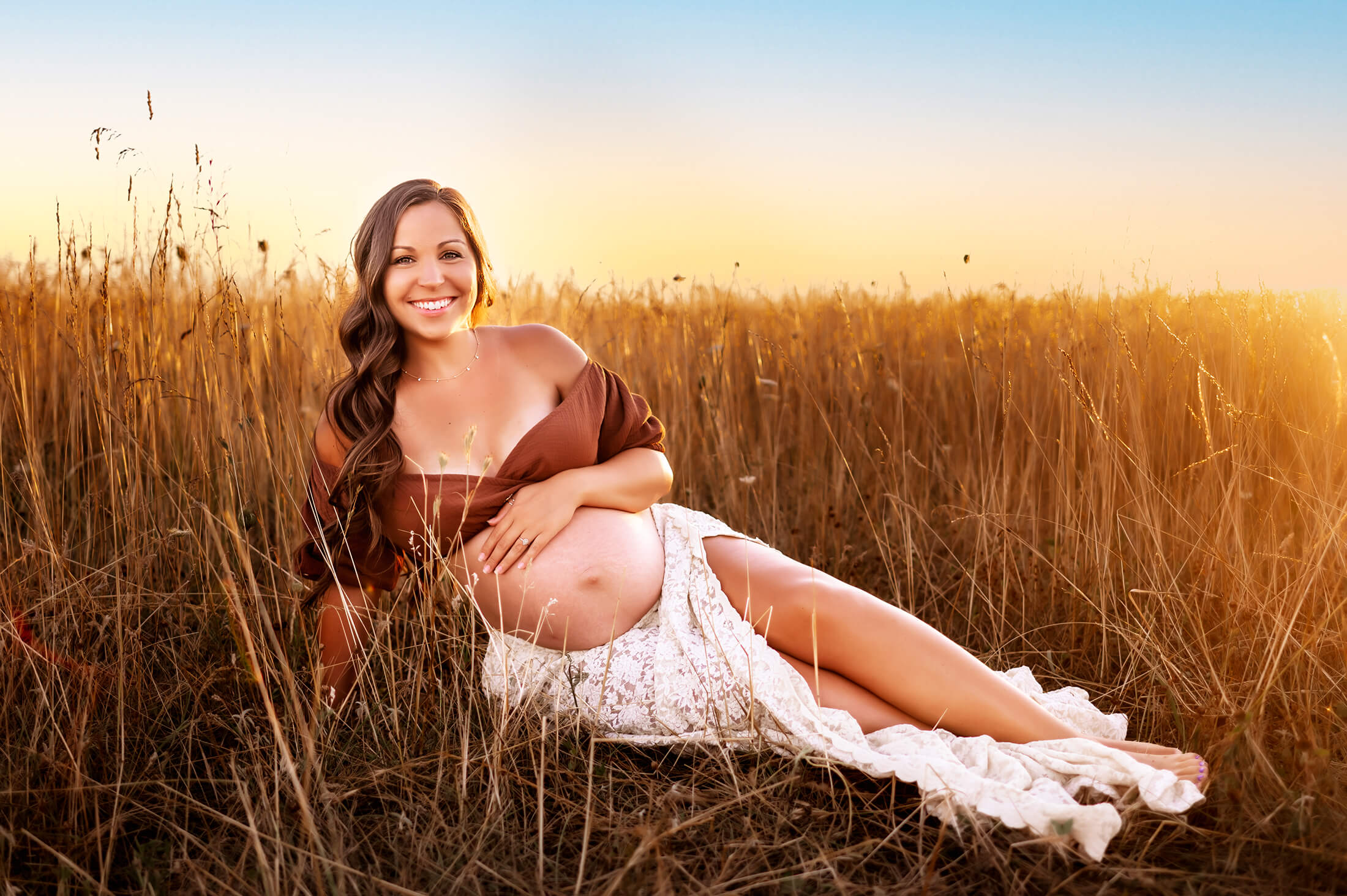 midwife in Kansas City captured pregnant sitting in field at sunset
