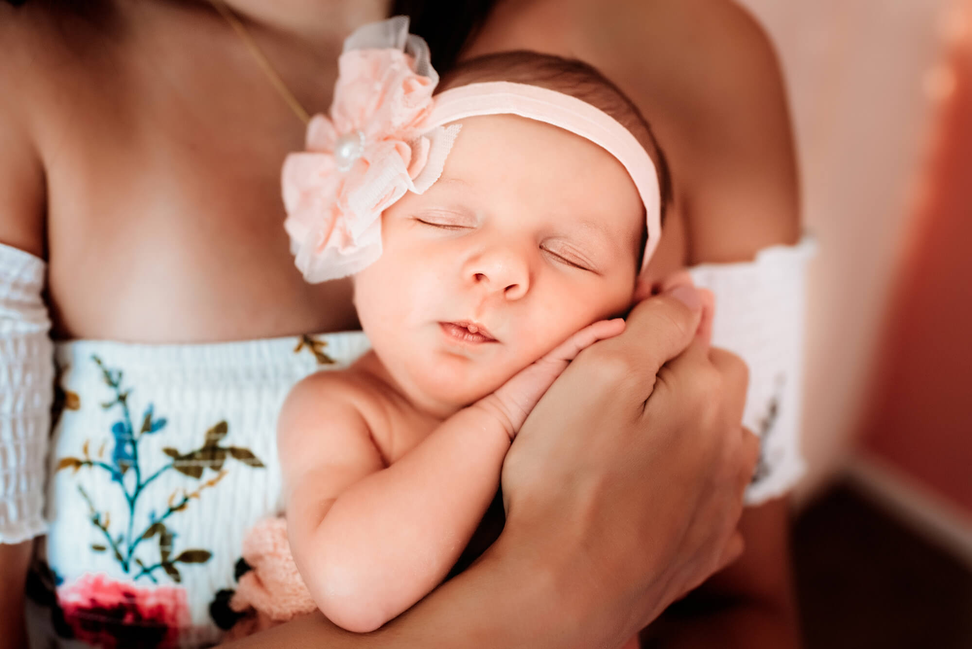 photographer in Olathe KS captures newborn girl sleeping on moms hand