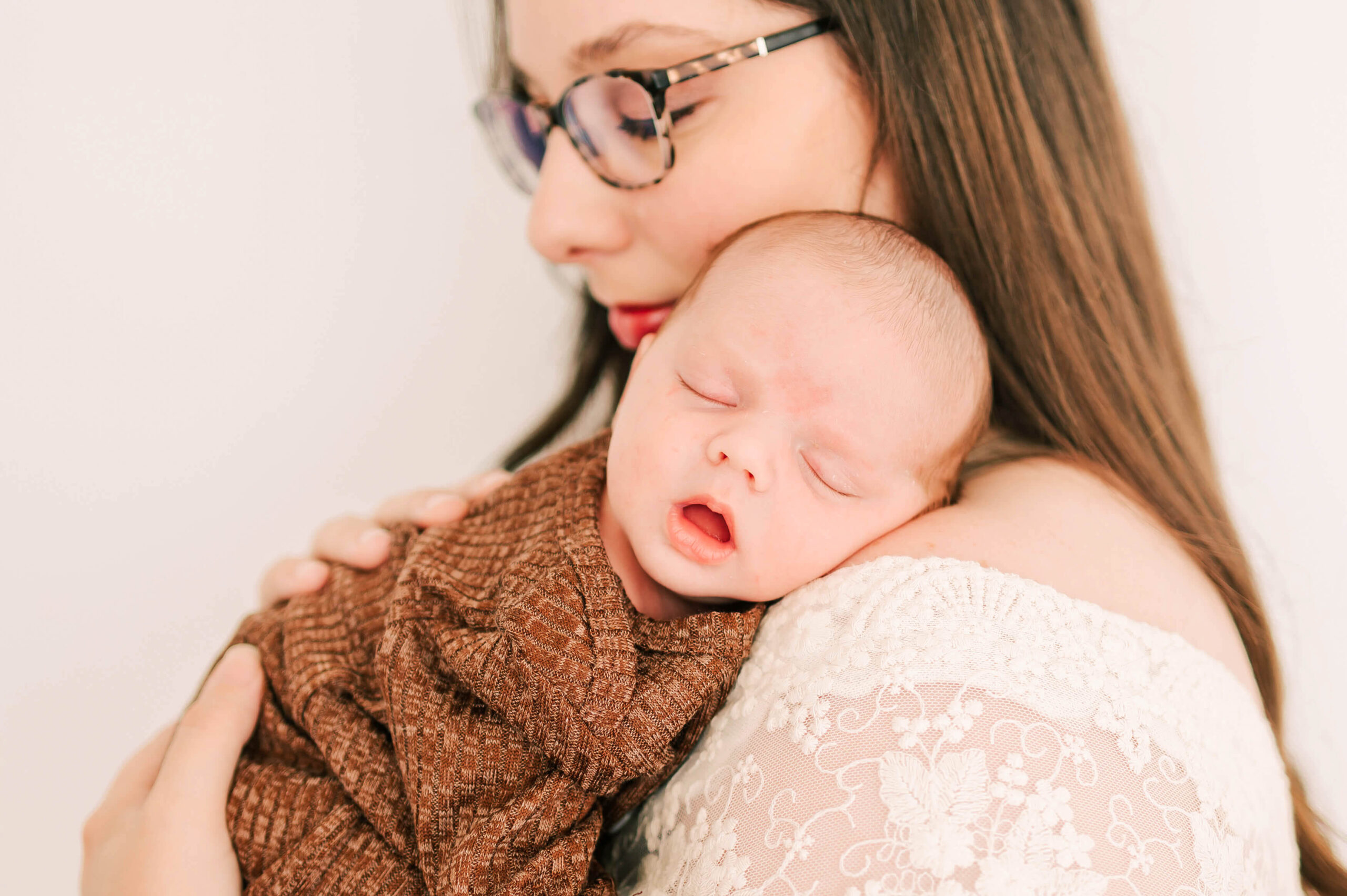 baby boy sleeping on mom shoulder during Kansas City newborn photography session